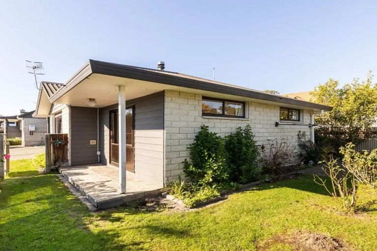 Photo of property in 2/8 Duart Road, Havelock North, 4130