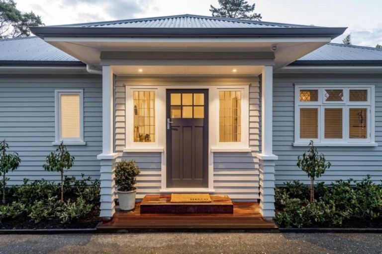 Photo of property in 33 Outlook Road, Greenhithe, Auckland, 0632