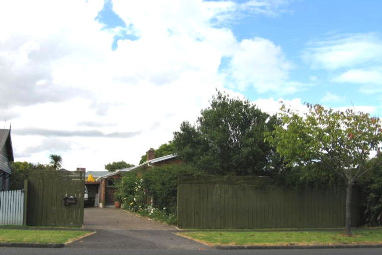 Photo of property in 104 Astley Avenue, New Lynn, Auckland, 0600