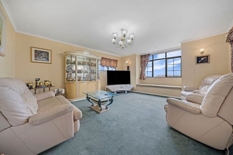 Photo of property in 5 Figtree Terrace, Goodwood Heights, Auckland, 2105