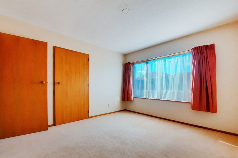 Photo of property in 2/8 Cricklewood Place, Avonhead, Christchurch, 8042