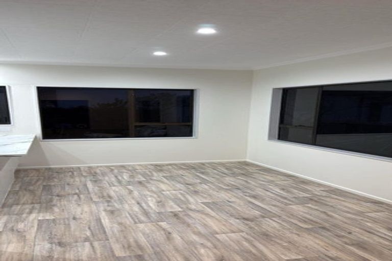 Photo of property in 22 Freyberg Crescent, Waikanae Beach, Waikanae, 5036