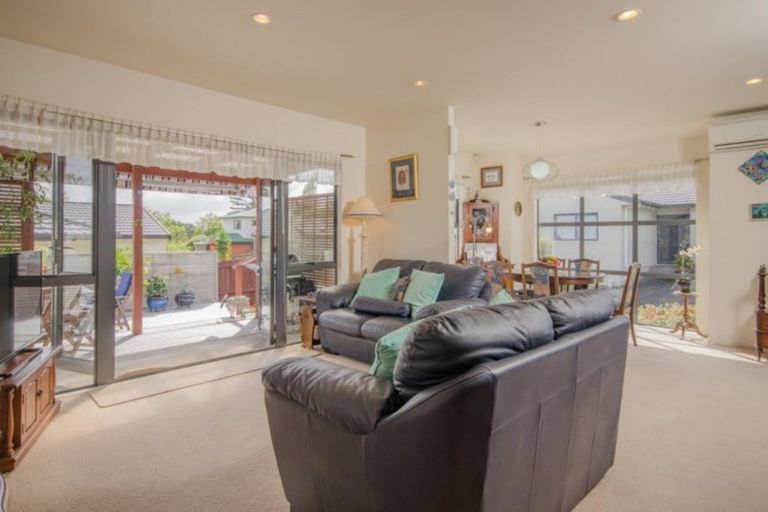 Photo of property in 72c Seabrook Avenue, New Lynn, Auckland, 0600