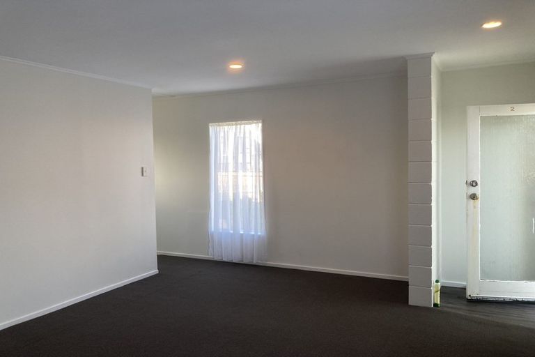 Photo of property in 2/105 Apu Crescent, Lyall Bay, Wellington, 6022