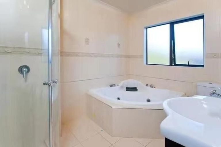 Photo of property in 13a Murvale Drive, Bucklands Beach, Auckland, 2014