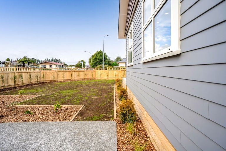 Photo of property in 1 Horoeka Street, Inglewood, 4330