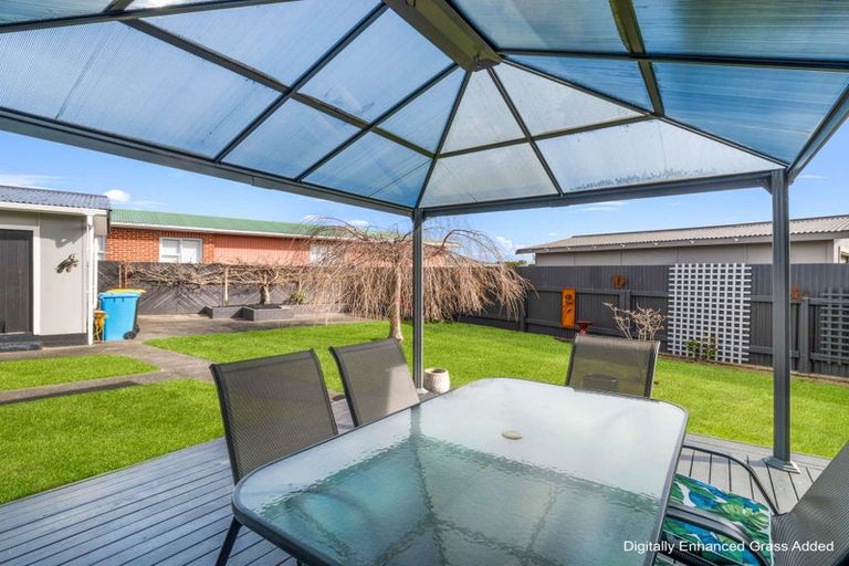 Photo of property in 16 Meadowvale Drive, Levin, 5510