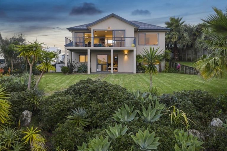 Photo of property in 11 Dorchester Place, Orewa, 0931