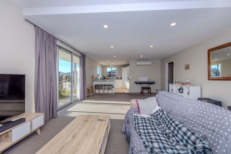 Photo of property in 12a Alpha Close, Wanaka, 9305
