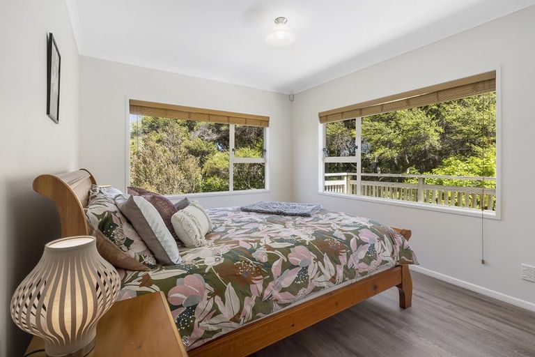 Photo of property in 2 Corlett Road, Plimmerton, Porirua, 5026