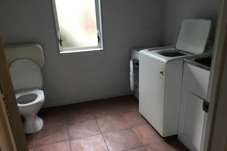 Photo of property in 12 Cosy Dell Road, North Dunedin, Dunedin, 9016