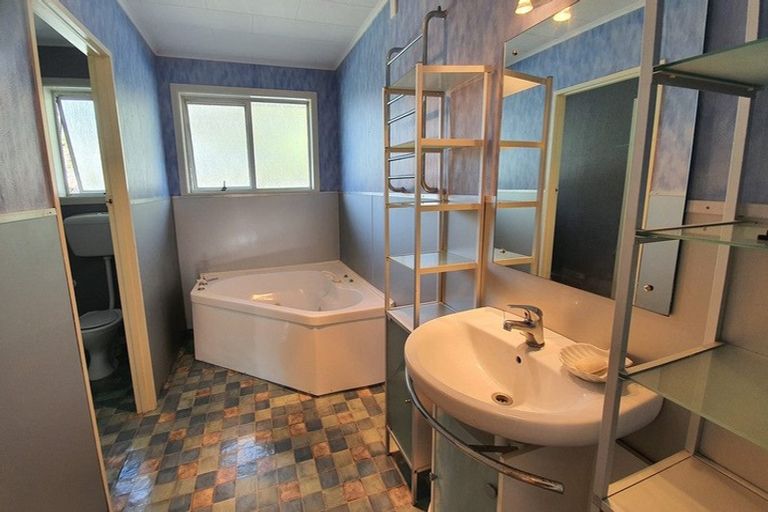 Photo of property in 99 Cordelia Street, Stratford, 4332