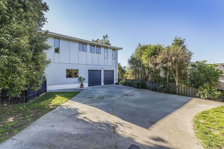 Photo of property in 3 Achilles Close, Tawa, Wellington, 5028