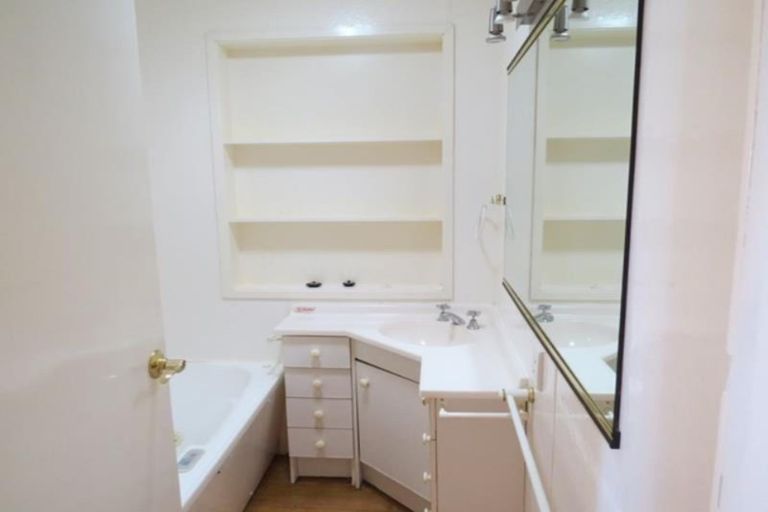 Photo of property in 392 Mangorei Road, Merrilands, New Plymouth, 4312