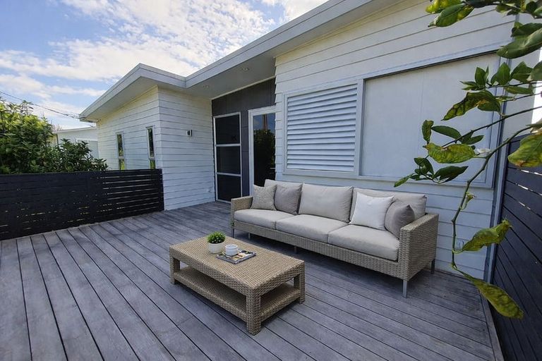 Photo of property in 36 De Luen Avenue, Tindalls Beach, Whangaparaoa, 0930
