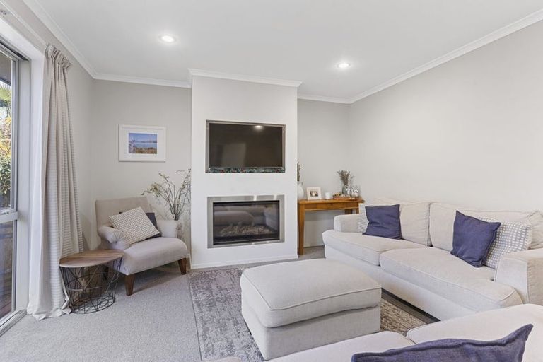 Photo of property in 44 Huntingdon Drive, Rangiora, 7400