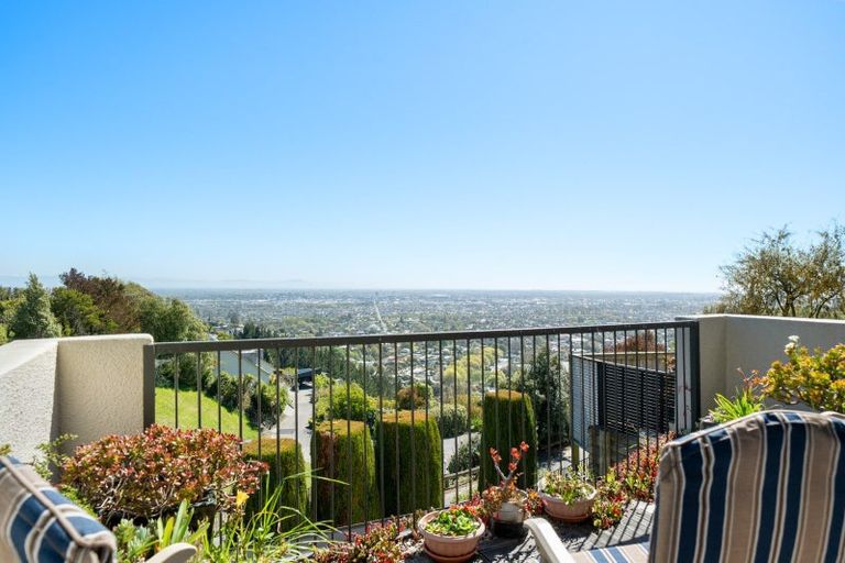 Photo of property in 2 Iles Lane, Cashmere, Christchurch, 8022