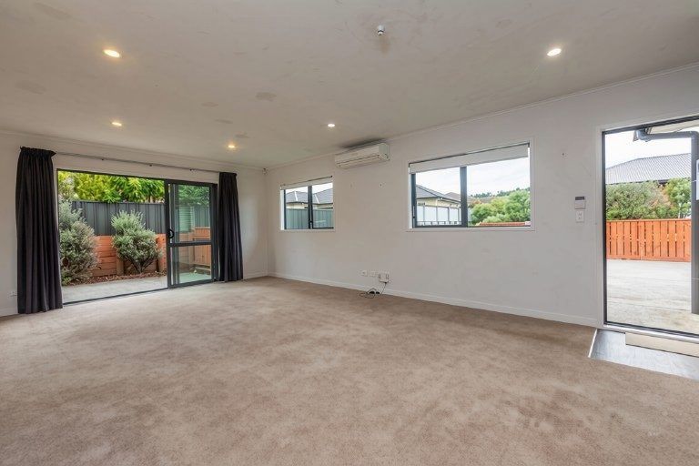 Photo of property in 36 Sunstone Crescent, Brown Owl, Upper Hutt, 5018