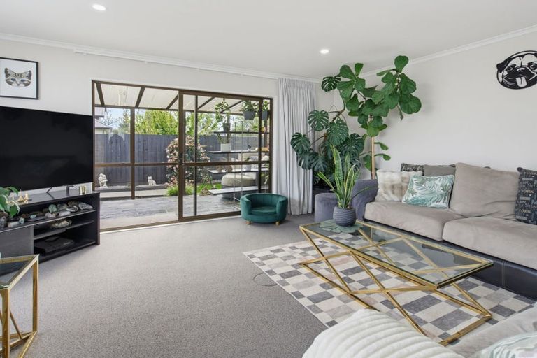 Photo of property in 2/244 Main Road North, Redwood, Christchurch, 8051