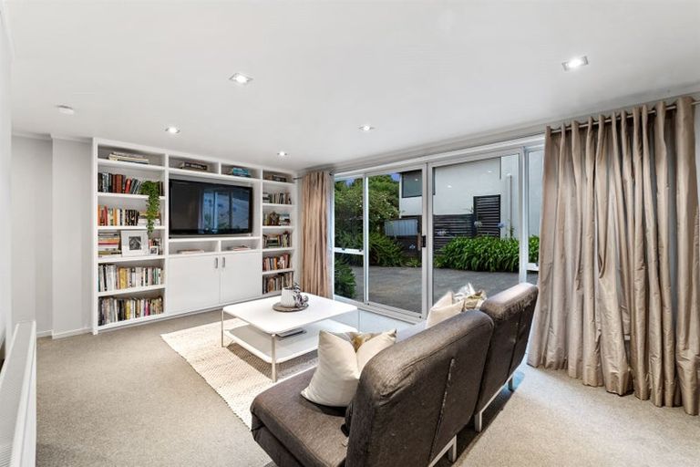 Photo of property in 13 Sandown Road, Rothesay Bay, Auckland, 0630