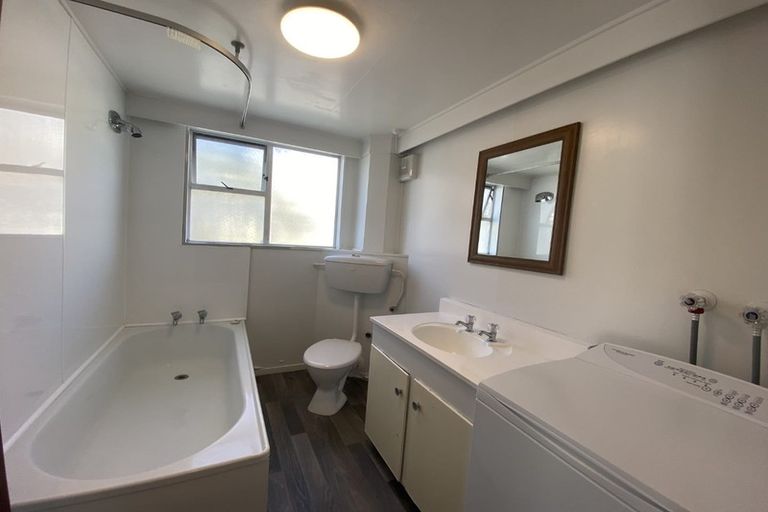 Photo of property in 5 Hawker Street, Mount Victoria, Wellington, 6011