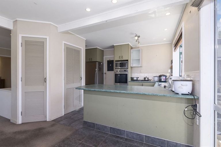 Photo of property in 8 John Dee Crescent, Red Beach, 0932