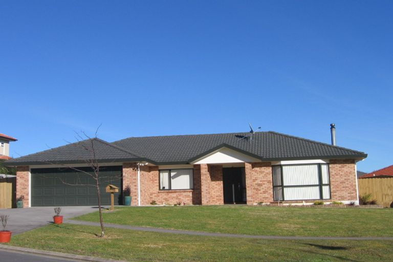 Photo of property in 1 Dunvegan Rise, East Tamaki Heights, Auckland, 2016