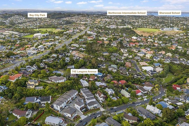 Photo of property in 74e Langana Avenue, Browns Bay, Auckland, 0630