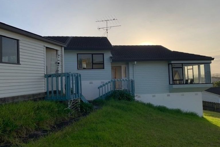 Photo of property in 19 Jumento Place, Unsworth Heights, Auckland, 0632