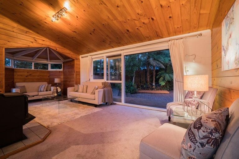 Photo of property in 18 Easter Parade, Glen Eden, Auckland, 0602