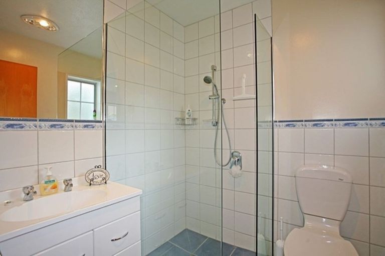 Photo of property in 5 Cherrywood Place, Redwood, Christchurch, 8051