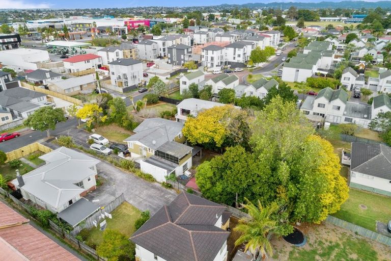 Photo of property in 11 Stephen Avenue, Henderson, Auckland, 0610