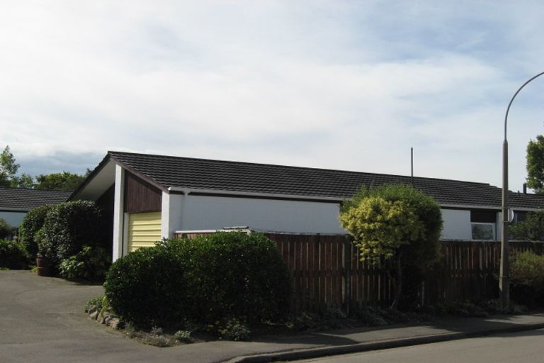 Photo of property in 14 Raekura Place, Redcliffs, Christchurch, 8081