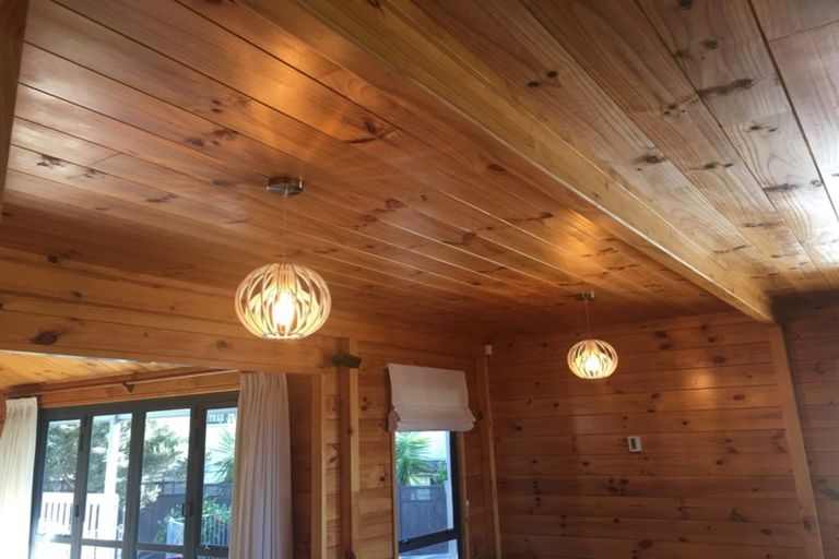 Photo of property in 16 Waikura Drive, Te Atatu Peninsula, Auckland, 0610