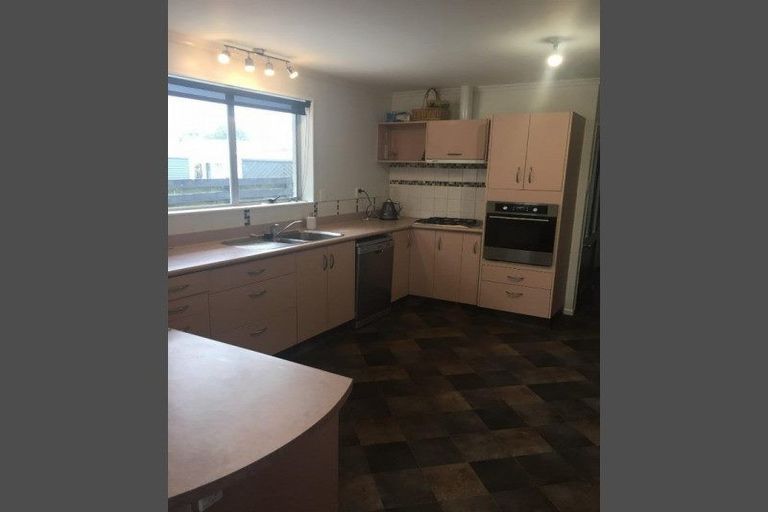 Photo of property in 4 Villa Place, Bell Block, New Plymouth, 4312