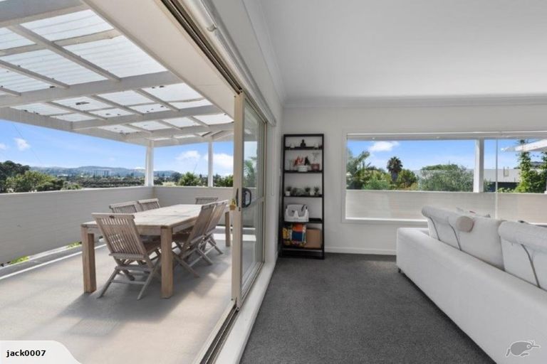 Photo of property in 41 Pohutukawa Avenue, Red Beach, 0932