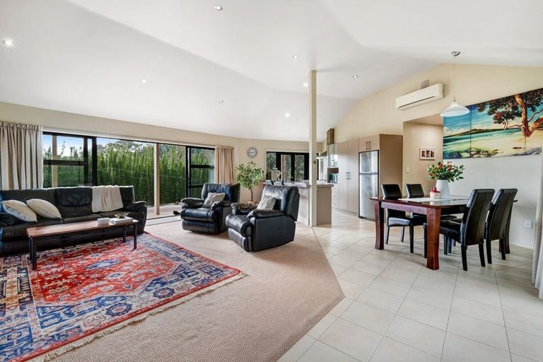 Photo of property in 11 Pineview Lane, Helensville, 0875