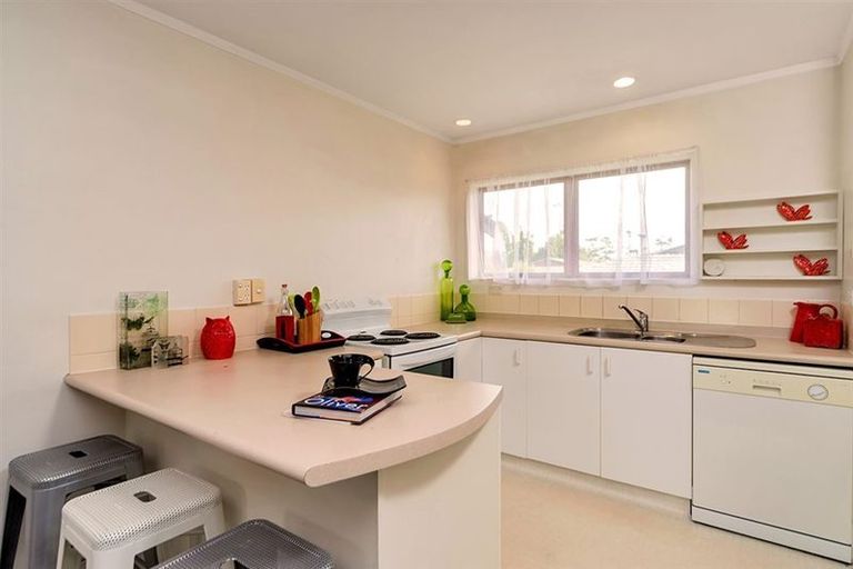 Photo of property in 1/38 Kirrie Avenue, Te Atatu South, Auckland, 0610
