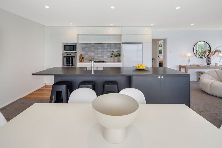 Photo of property in 21 Thane Road, Roseneath, Wellington, 6011