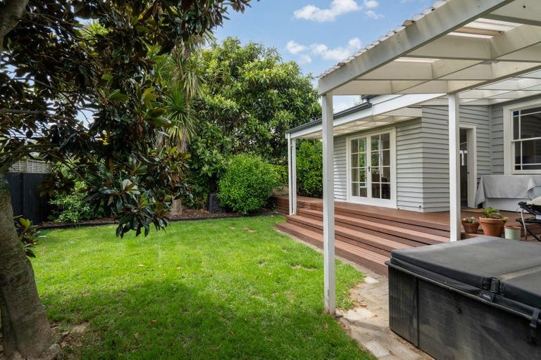 Photo of property in 92 Williams Street, Cambridge, 3434