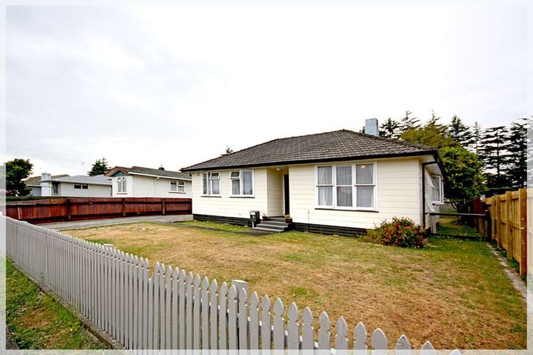 Photo of property in 13 Hinemoa Street, Levin, 5510