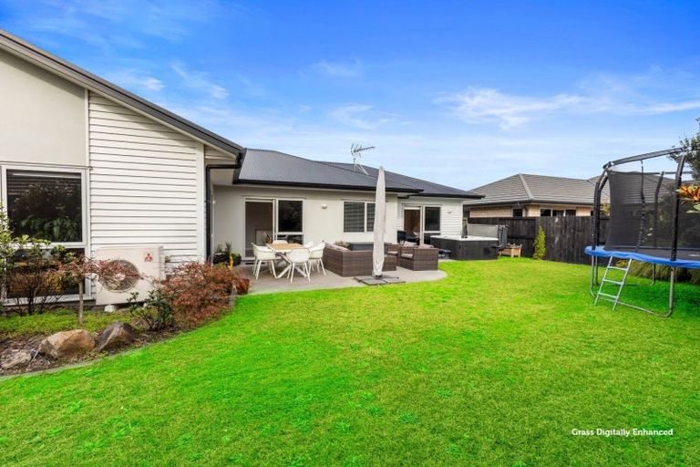 Photo of property in 16 Raiha Street, Papamoa Beach, Papamoa, 3118