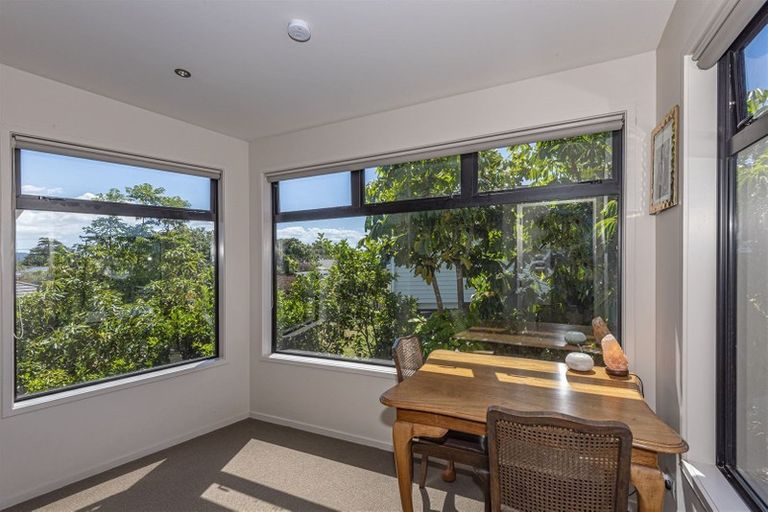 Photo of property in 5 Paradise Point Place, One Tree Point, 0118