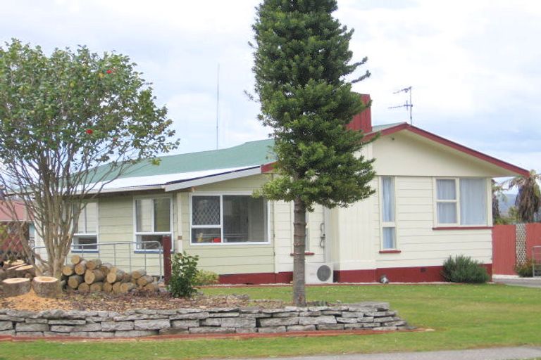 Photo of property in 30 Gem Street, Pukehangi, Rotorua, 3015