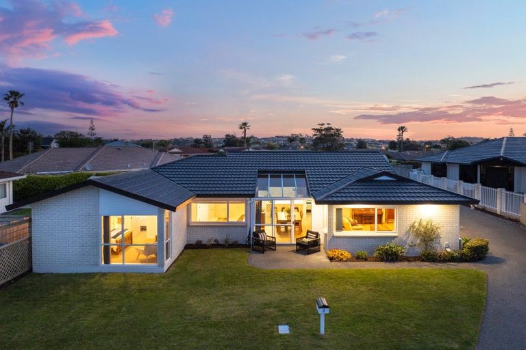 Photo of property in 3 Lakeside Drive, Orewa, 0931