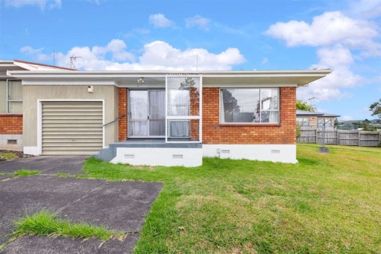 Photo of property in 3/17 Captain Scott Road, Glen Eden, Auckland, 0602