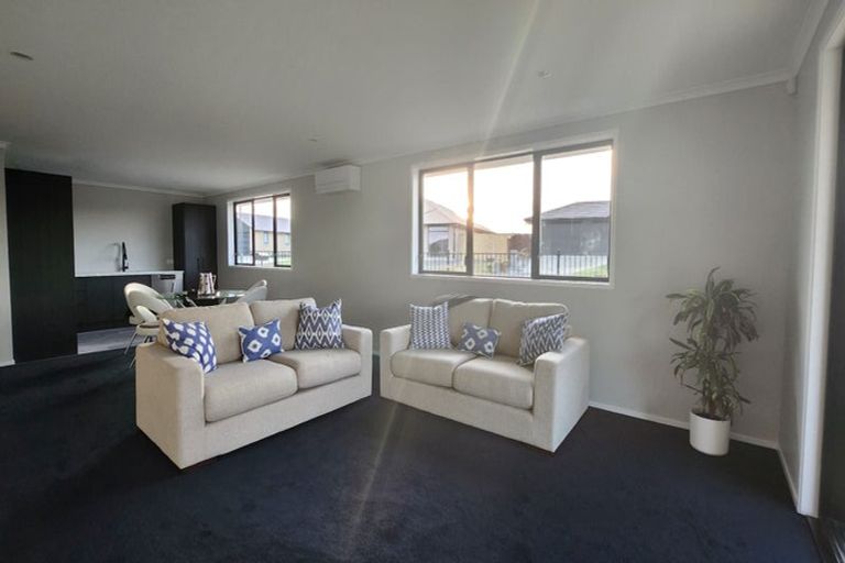 Photo of property in 2 Paapaka Way, Waiuku, 2123
