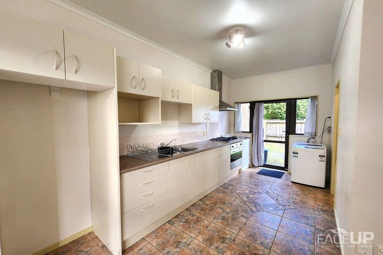 Photo of property in 113 Marina View Drive, West Harbour, Auckland, 0618