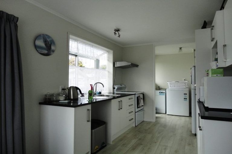 Photo of property in 21 Adel Place, Weymouth, Auckland, 2103