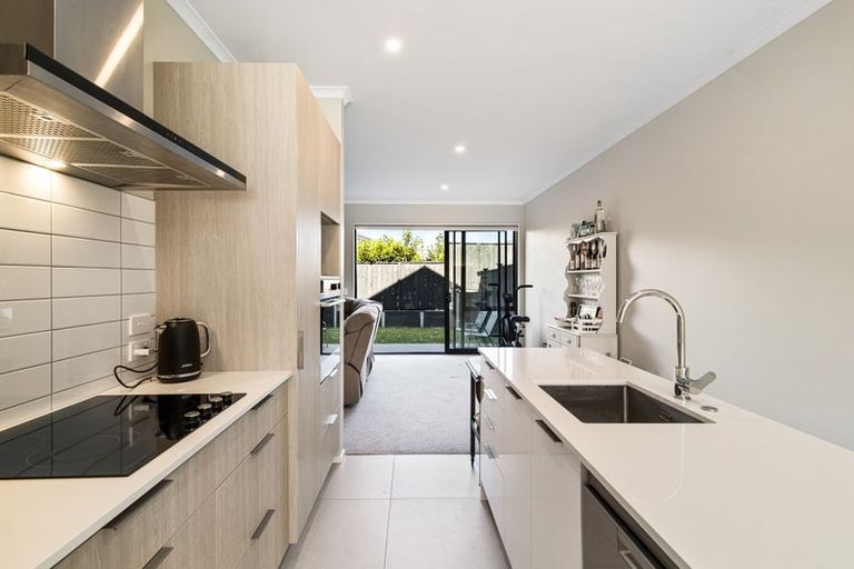 Photo of property in 5 Koura Drive, Red Beach, 0932